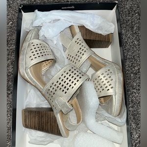 Brand New CL Laundry Gold Wakeful Block Heel Sandal Women Size 8